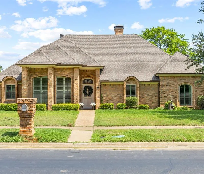 504 Evergreen Drive, Hurst TX 76054