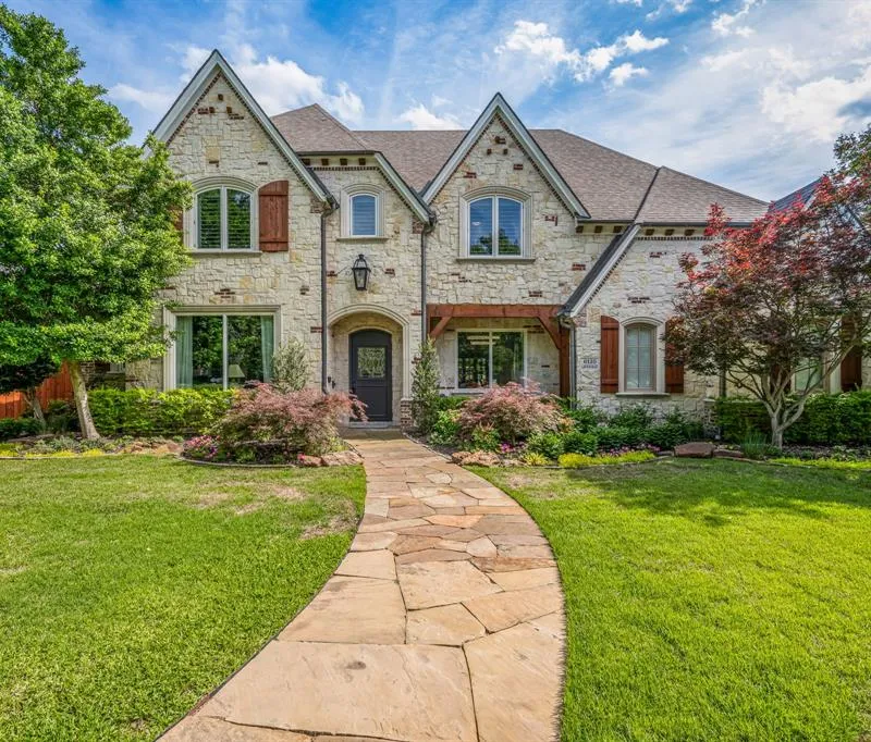 6130 Lavendale Avenue, Dallas TX 75230