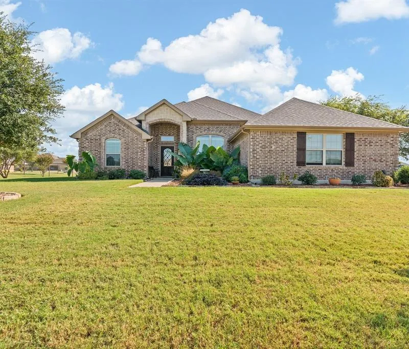 8901 Hillview Drive, Godley TX 76044
