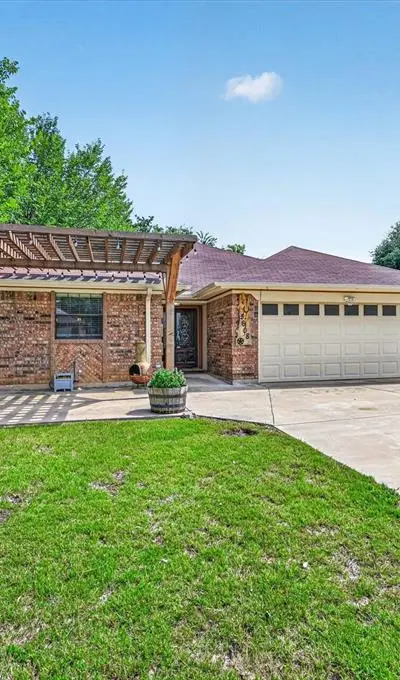 5608 Autumn Wheat Trail, Arlington TX 76017 - Photo 2