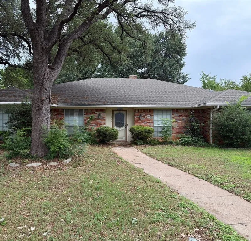 1804 Kingsborough Drive, Arlington TX 76015