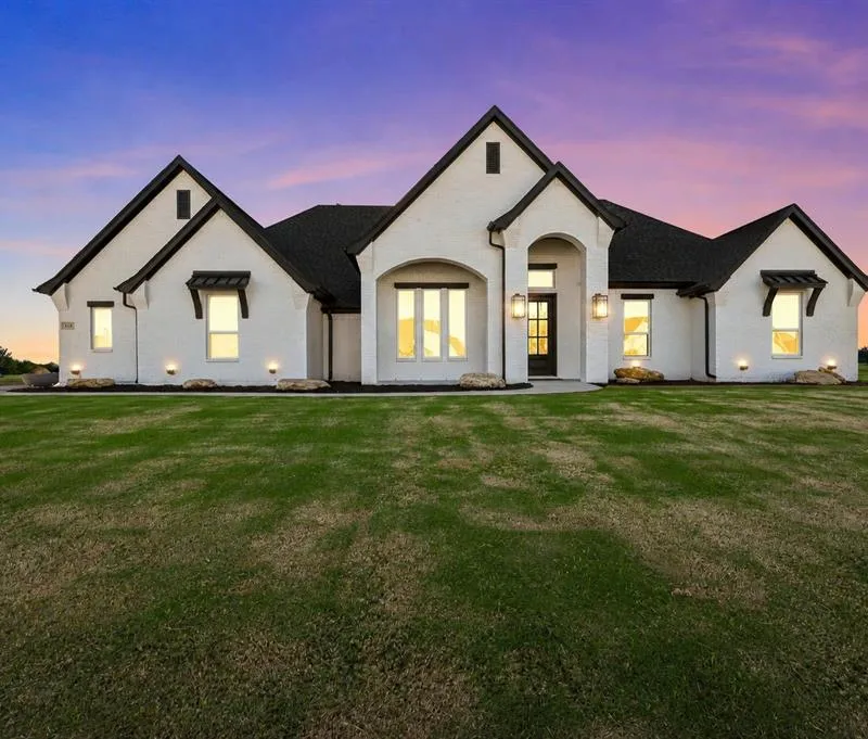 129 Southern Court, Springtown TX 76082