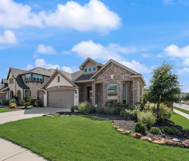 1941 Silverleaf Drive, Glenn Heights TX 75154
