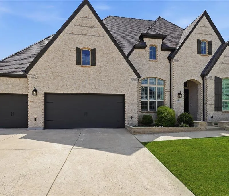 1208 Armadillo Trail, Lantana TX 76226