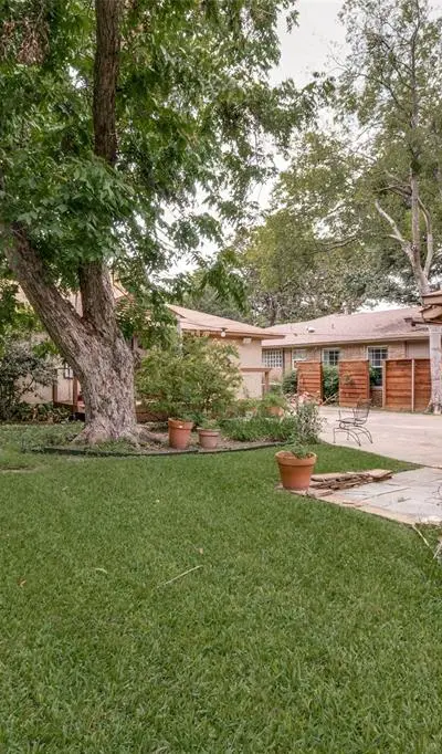 4620 Surf Drive, Dallas TX 75214 - Photo 2