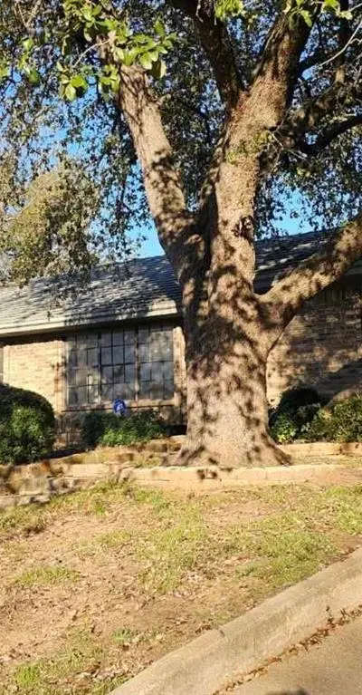 1817 Rhinevalley Drive, Arlington TX 76012 - Photo 2