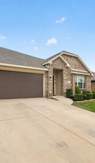 809 Cloverwood Drive, Fort Worth TX 76036 - Photo 3