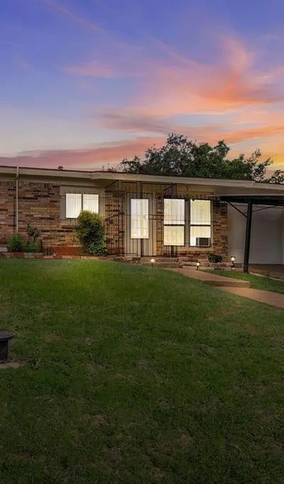 2308 Tanneyhill Lane, Fort Worth TX 76112