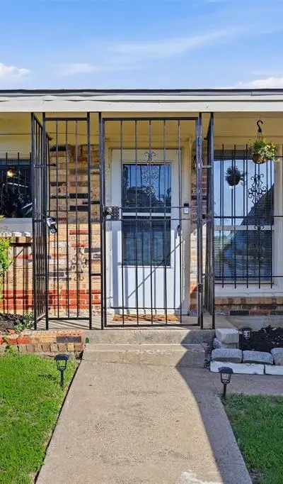 2308 Tanneyhill Lane, Fort Worth TX 76112 - Photo 2