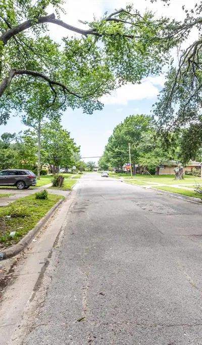 410 E Mona Avenue, Duncanville TX 75137 - Photo 4