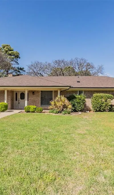 2415 Lakeview Circle, Arlington TX 76013