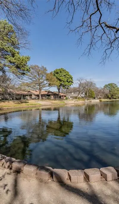2415 Lakeview Circle, Arlington TX 76013 - Photo 2