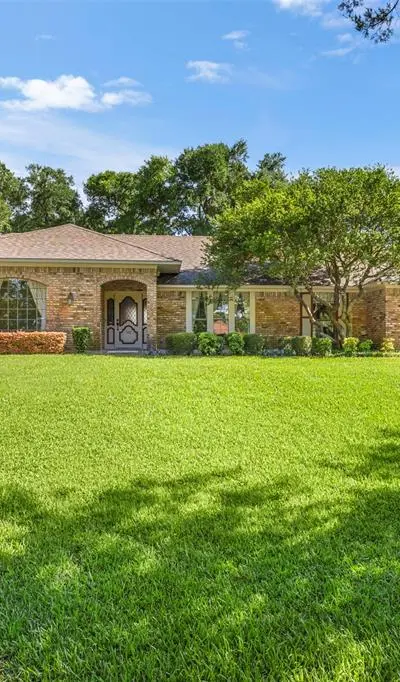 110 Cedar Drive, Oak Leaf TX 75154