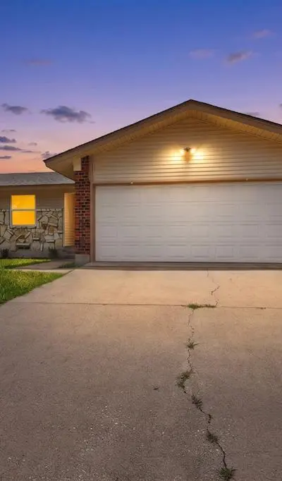 2124 Stonehenge Drive, Garland TX 75041