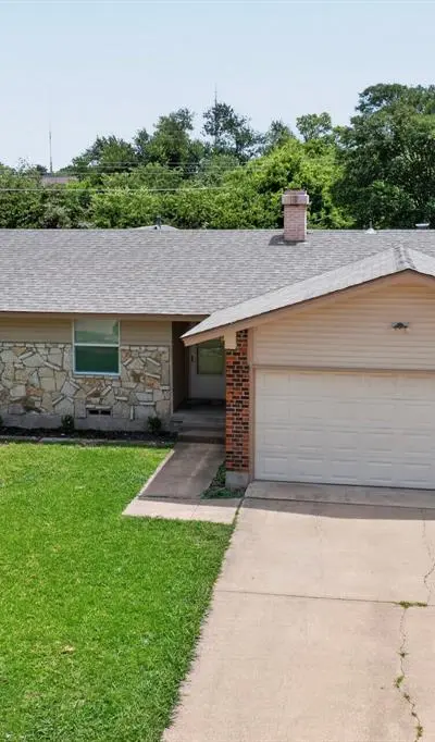 2124 Stonehenge Drive, Garland TX 75041 - Photo 2