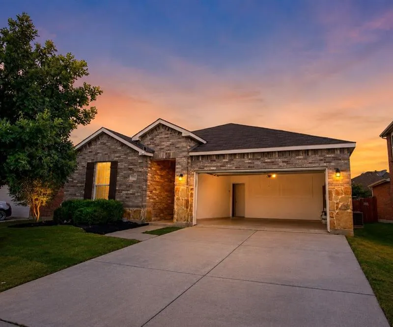 5836 Mirror Ridge Drive, Fort Worth TX 76179