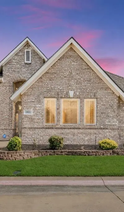 203 Arbor Park Drive, Euless TX 76039