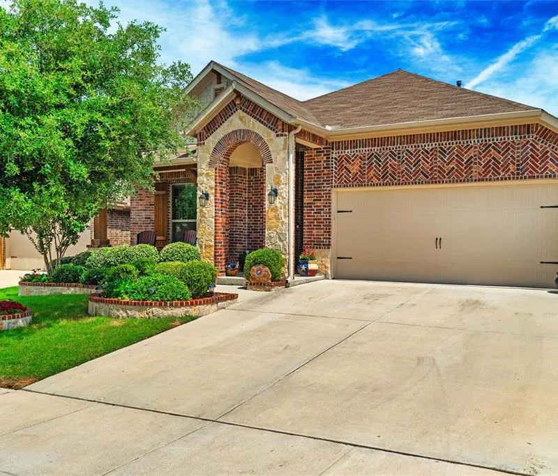 5648 Salt Springs Drive, Fort Worth TX 76179