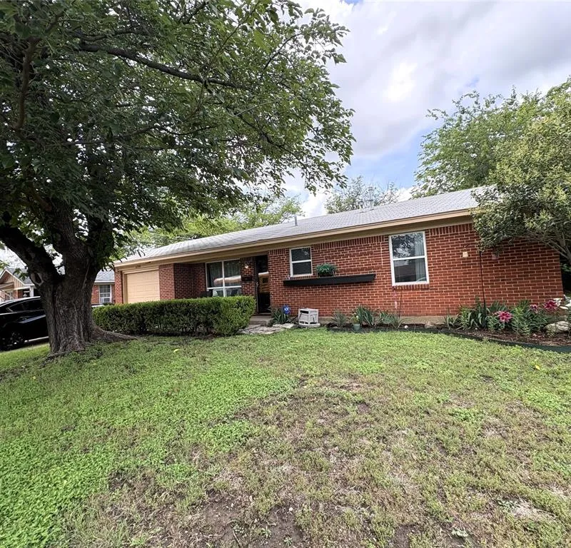 6208 Shadydell Drive, Fort Worth TX 76135