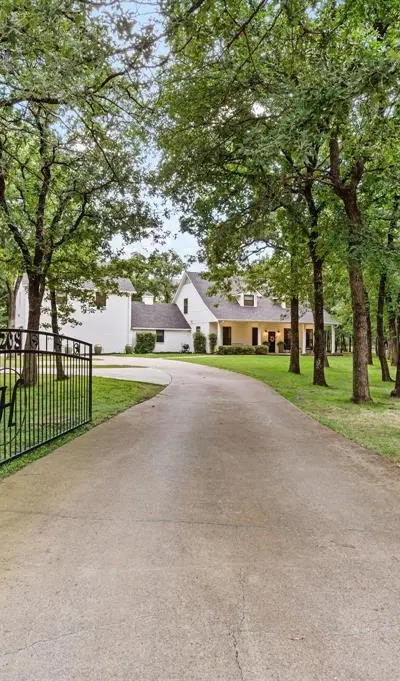 4208 Country Hill Road, Fort Worth TX 76140 - Photo 3