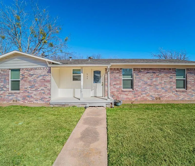 900 Elizabeth Boulevard, Granbury TX 76048