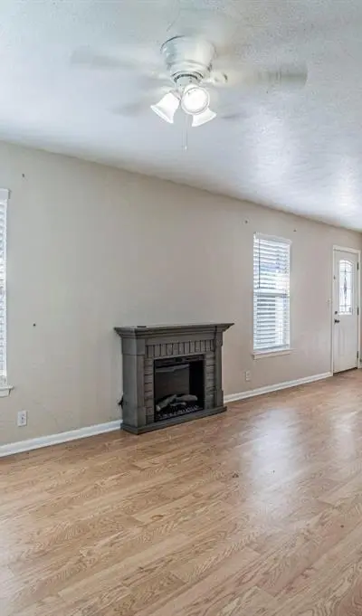 900 Elizabeth Boulevard, Granbury TX 76048 - Photo 3