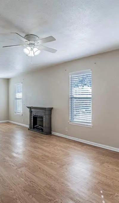 900 Elizabeth Boulevard, Granbury TX 76048 - Photo 4