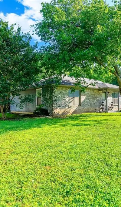 206 Lovelady Street, Cleburne TX 76033 - Photo 3