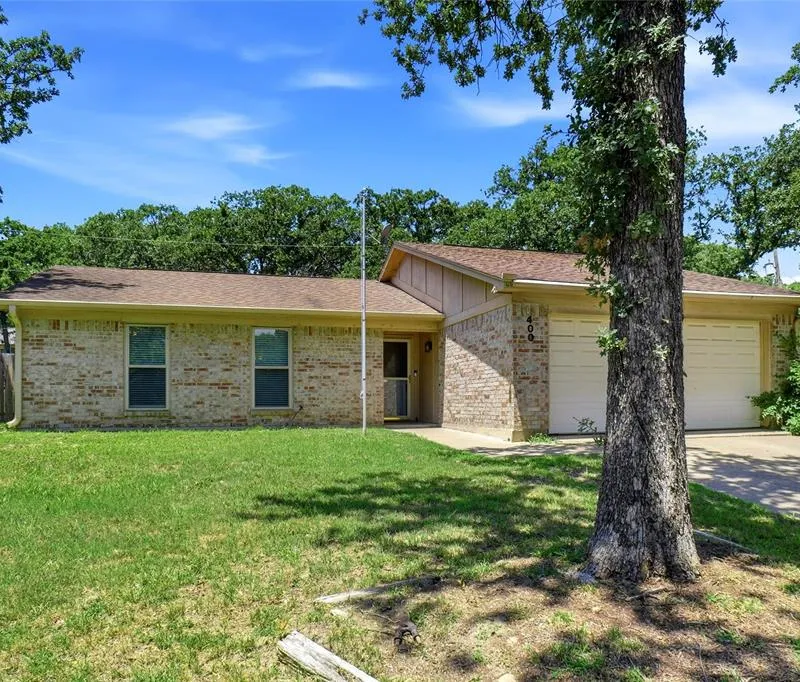 400 Woodlake Circle, Azle TX 76020