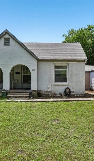 1215 Churchill Road, River Oaks TX 76114