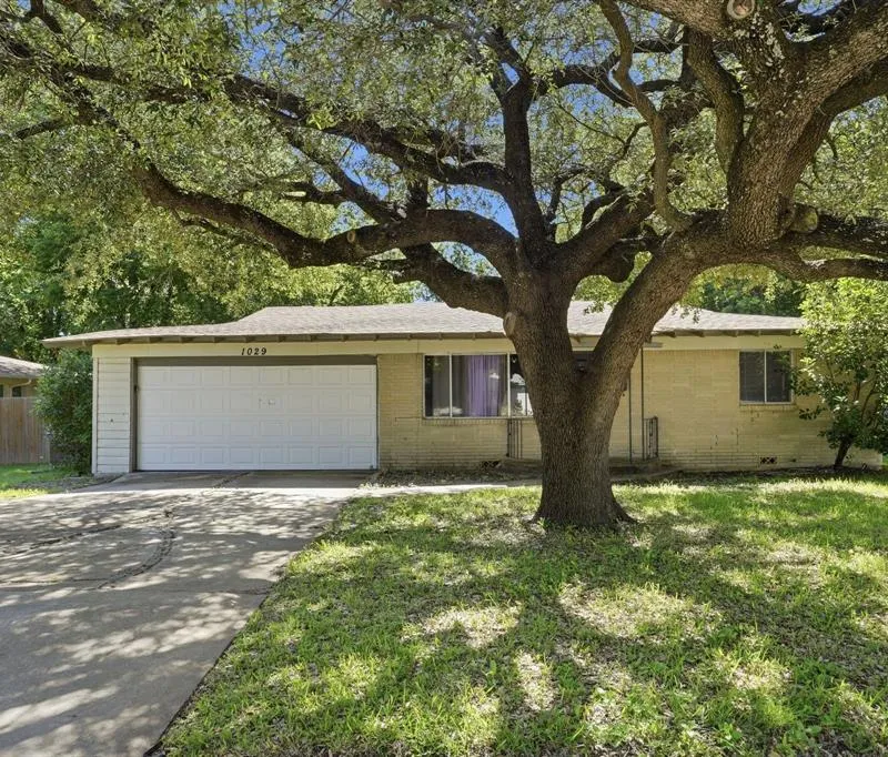 1029 Usher Street, Benbrook TX 76126