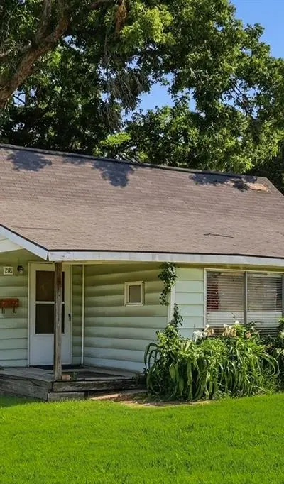 218 W Worth Street, Grapevine TX 76051
