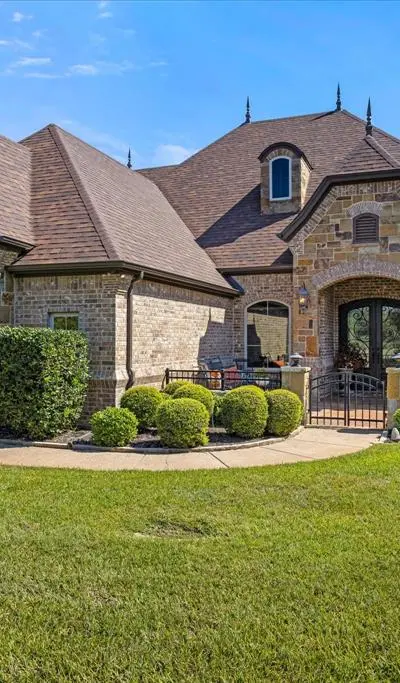 1014 Sunset Bay Court, Granbury TX 76048 - Photo 5