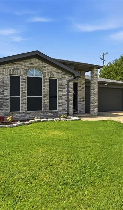 10117 High Bluff Drive, Fort Worth TX 76108