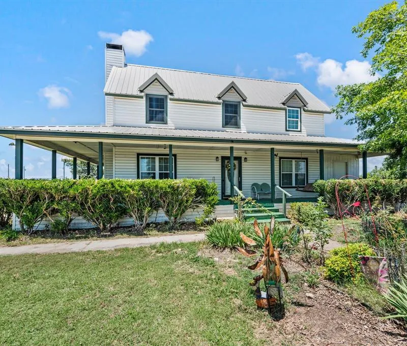 266 Old Chisholm Trail, Rhome TX 76078