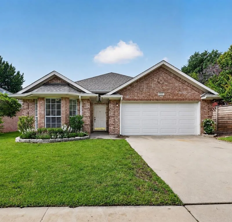 2212 Tiffany Glenn Court, Bedford TX 76021