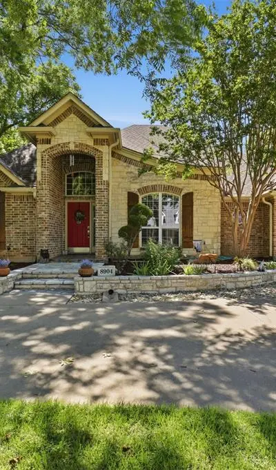 8904 Woodlawn Drive, Granbury TX 76049
