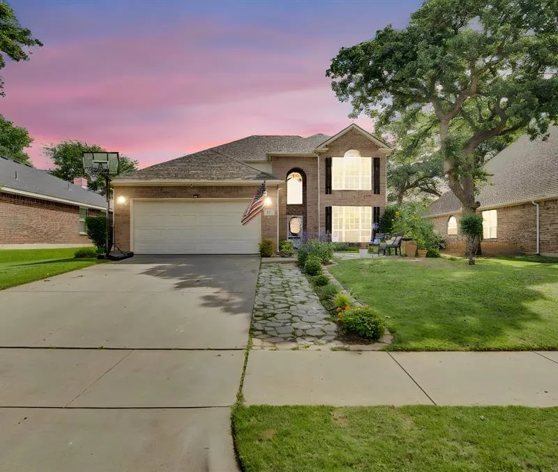 517 Crawford Drive, Burleson TX 76028