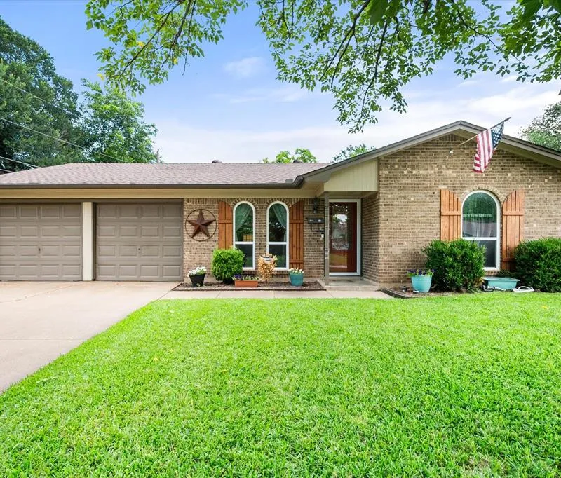 140 Jill Ann Drive, Burleson TX 76028