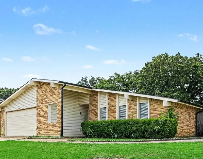 3708 Pinewood Street, Bedford TX 76021