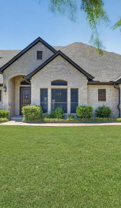 2000 Adams Lane S, Azle TX 76020