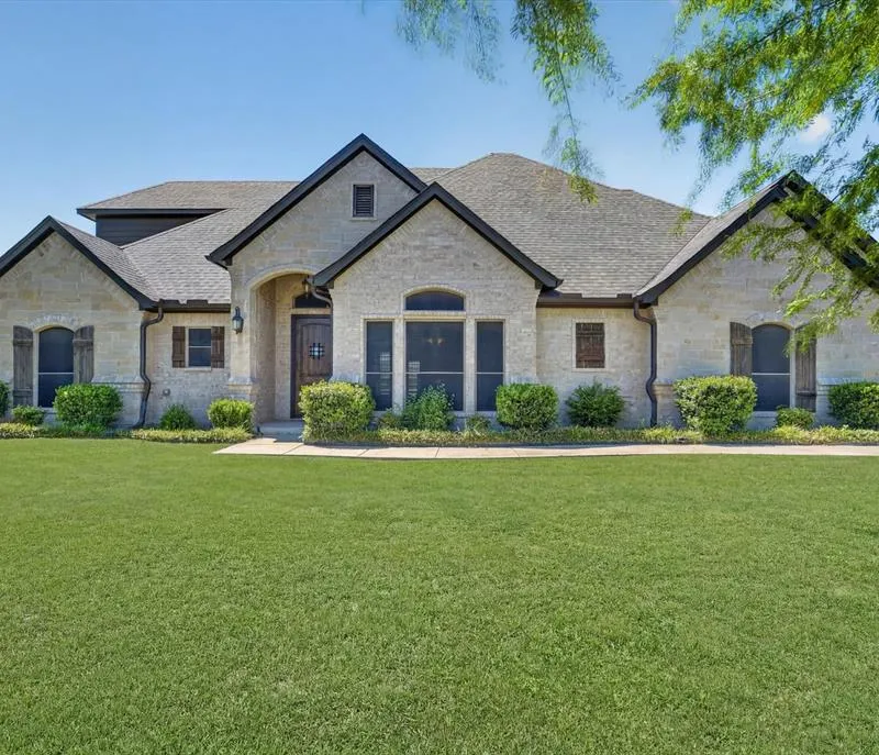 2000 Adams Lane S, Azle TX 76020