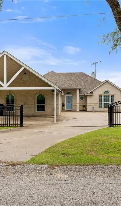 3226 Sunrise Court, Granbury TX 76048 - Photo 2