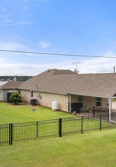 3226 Sunrise Court, Granbury TX 76048 - Photo 4