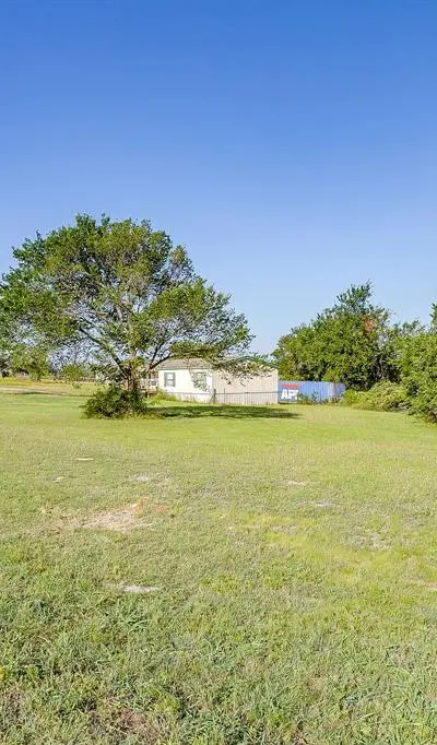 127 Lelon Lane, Springtown TX 76082 - Photo 3