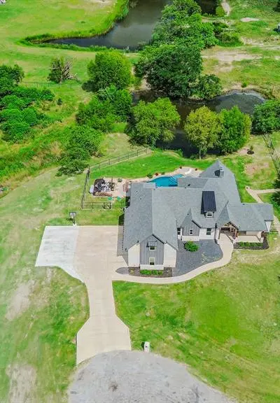401 Spring Valley Road, Weatherford TX 76087 - Photo 2
