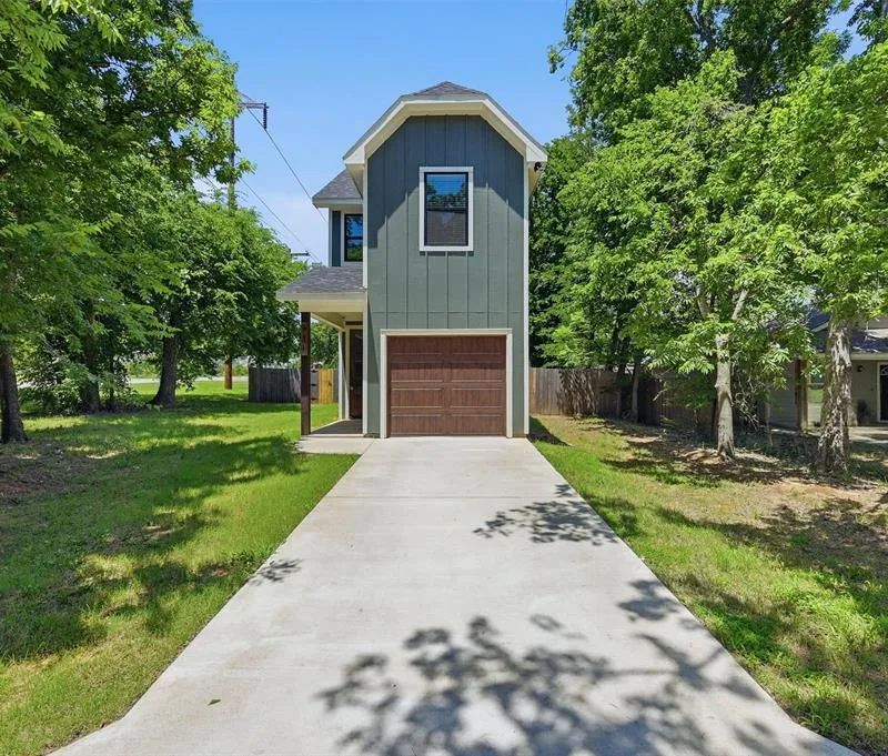 931 W Collins Street, Denison TX 75020