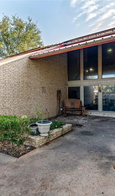 1612 Lakecrest Circle, Granbury TX 76048 - Photo 2