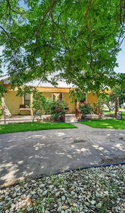 801 S Hall Street, Ennis TX 75119