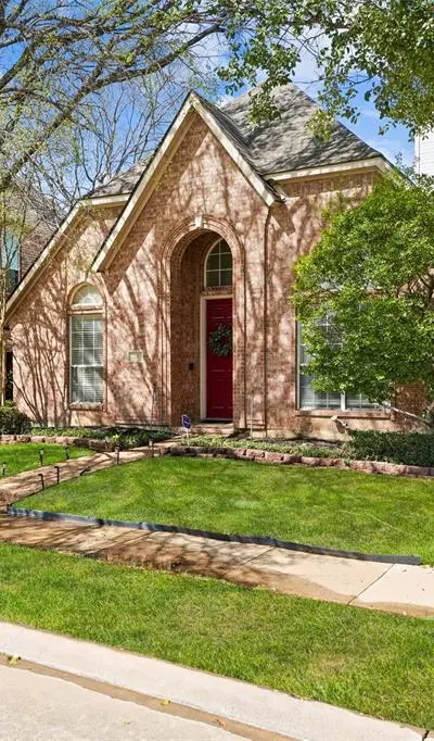 8609 Old Oak Drive, Irving TX 75063 - Photo 2